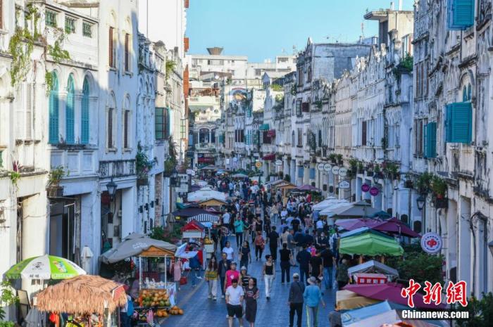 資料圖：圖為?？隍T樓老街游客如織。 <a target='_blank' href='/' >中新網(wǎng)</a>記者 駱云飛 攝