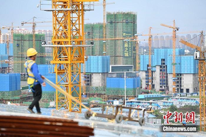 資料圖：一在建樓盤工地工人正在忙碌。 <a target='_blank' href='/'>中新社</a>記者 張浪 攝